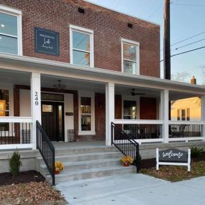 um edifício de tijolos com um sinal em frente em Brickhouse Loft - a boutique hotel em Martinsville