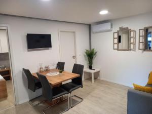 Μια τηλεόραση ή/και κέντρο ψυχαγωγίας στο Premium Mobile Home LANA - Oaza Mira Camping
