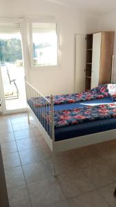 Postel nebo postele na pokoji v ubytování Familien Ferienhaus Vir Croatia 150m Strand Restaurant Einkaufen