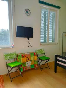 A television and/or entertainment centre at MonoPat