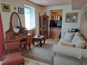 a living room with a couch and a mirror at Apartment Bella Sanja in Split