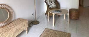een kamer met een tafel en stoelen en een spiegel bij GITE Thiron Gardais LA COUR aux PAUVRES in Thiron-Gardais
