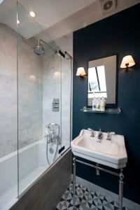 a bathroom with a sink and a tub and a mirror at The Bottle & Glass Inn - Garden View - Room 1 in Henley on Thames