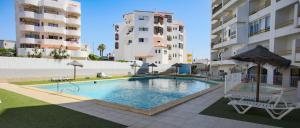 Bazén v ubytování Luxe Condo with Pool, Airco, Seaview with two Balcony - Go4Portugal nebo v jeho okolí