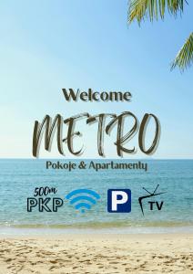 un cartello di benvenuto per la mtec sulla spiaggia di METRO Pokoje & Apartamenty a Sopot