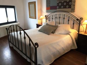 A bed or beds in a room at Hotel Villa San Fedele