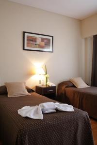 En eller flere senge i et værelse på Viasui Hotel