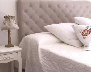 A bed or beds in a room at Hotel Villa San Fedele