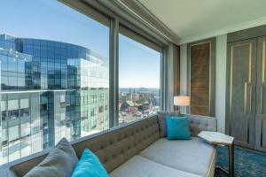 The Sutton Place Hotel Halifax的休息区