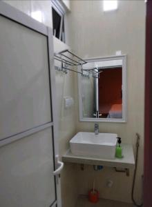 Koupelna v ubytování Sinaman Naifaru