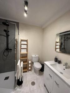 Koupelna v ubytování Luxe Condo with Pool, Airco, Seaview with two Balcony - Go4Portugal