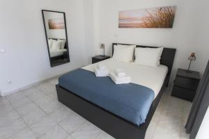 Postel nebo postele na pokoji v ubytování Luxe Condo with Pool, Airco, Seaview with two Balcony - Go4Portugal