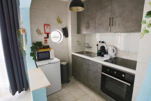 Kuchyň nebo kuchyňský kout v ubytování Luxe Condo with Pool, Airco, Seaview with two Balcony - Go4Portugal