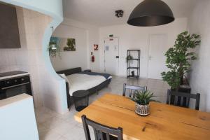 Kuchyň nebo kuchyňský kout v ubytování Luxe Condo with Pool, Airco, Seaview with two Balcony - Go4Portugal