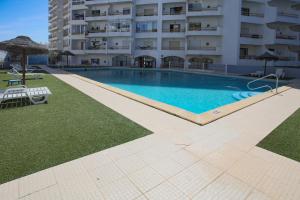 Bazén v ubytování Luxe Condo with Pool, Airco, Seaview with two Balcony - Go4Portugal nebo v jeho okolí
