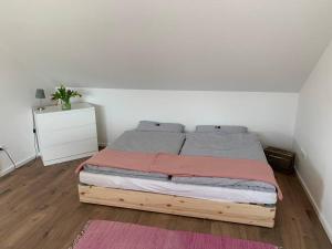 Postel nebo postele na pokoji v ubytování Wohnung am Fuße des Schwarzwalds