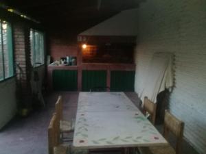 a room with a table and chairs in a building at Hostel Las Tejas in Concepción del Uruguay