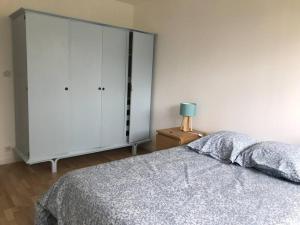 Łóżko lub łóżka w pokoju w obiekcie Maison Bertrand