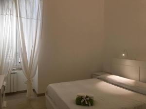 テルリッツィにあるIl Fiore all'Occhielloのベッドルーム(ベッド1台、窓付)