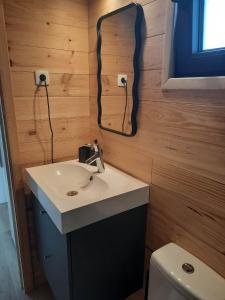 Koupelna v ubytování La roulotte de Soiron + 37 fotografií