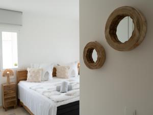 Postel nebo postele na pokoji v ubytování Casa Schaefer - Wunderschönes Haus mit Pool in der Nähe von Palma