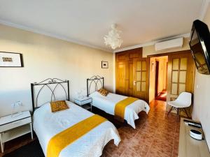 Łóżko lub łóżka w pokoju w obiekcie Casa con increíbles vistas a las montañas y al mar