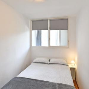 เตียงในห้องที่ DeMass Apartment - Cozy, Free Parking and WiFi