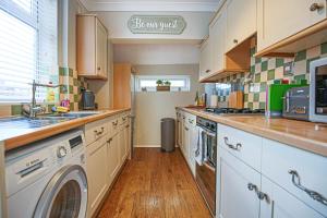 a kitchen with a washer and dryer in it at Two Bedroom Home in Northampton by HP Accommodation - Free Parking & WiFi in Northampton