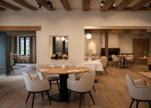a dining room with a table and chairs at Auberge de la Caillère in Candé-sur-Beuvron