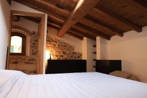 a bedroom with a white bed in a room at Villa Maria in Bagnone