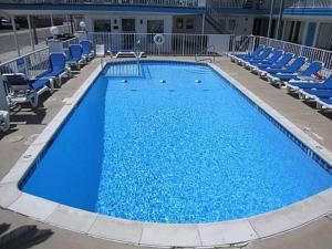 The swimming pool at or close to Apollo Motel