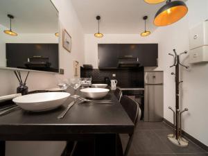 Zdjęcie z galerii obiektu *Appartement climatisé au cœur du vieux port* w Marsylii
