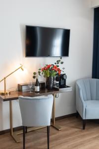 Uma TV ou centro de entretenimento em Hotel República Boutique Hotel