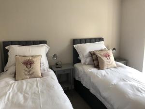 Postel nebo postele na pokoji v ubytování Garron House + 7 fotografií