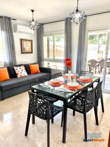 Χώρος καθιστικού στο APARTBEACH GREEN RELAX MUY LUMINOSO JUNTO PLAYA y BARBACOA