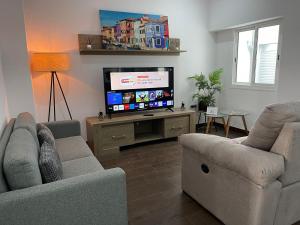 Televízia a/alebo spoločenská miestnosť v ubytovaní DREAM RAMBLA