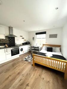 a large bedroom with a bed and a kitchen at Very Nice Studio Flat in a Great Location in London