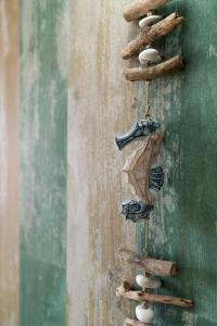 a wall with a spiral of shells on a door at HC Torreira Beach in Torreira