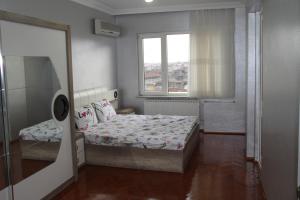 Cama o camas de una habitación en Abbasi Apart-1