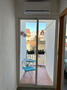 a blue chair and a table on a balcony at Alojamiento entero. Piso en el centro de El Vendrell. in El Vendrell