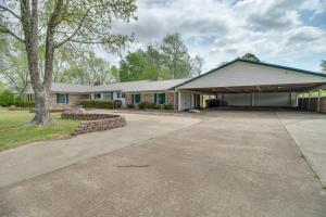 a house with a driveway in front of it at Gassville Home 3 Mi to White River and Trout Fishing in Gassville