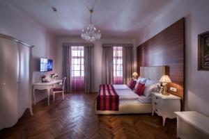 TV a/nebo společenská místnost v ubytování Little King Hotel U Malvaze