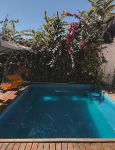 a swimming pool in a yard with some plants at Casa grande,3 min a pé do Centro, grupos, familias in Paraty