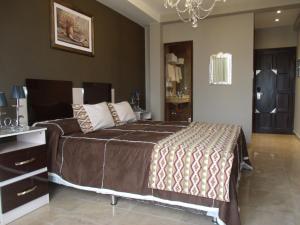 a bedroom with a large bed and a dresser at Casa Magno Apart Boutique in Salta