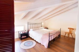 a bedroom with a bed and a wooden floor at Villa Laila Bed & Breakfast in Lodi