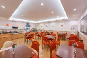 Restaurant o un lloc per menjar a Home Inn Dalian North Railway Station