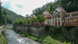 Gedung tempat guest house berlokasi