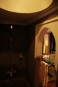 Ванна кімната в Riad Carllian