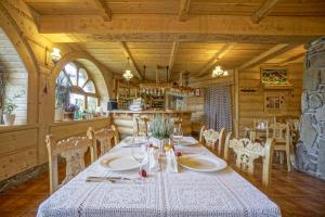 a dining room with a table and chairs at Zakopiański Dwór in Zakopane