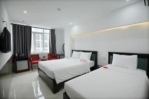 Giường trong phòng chung tại Pearl Sea Hotel